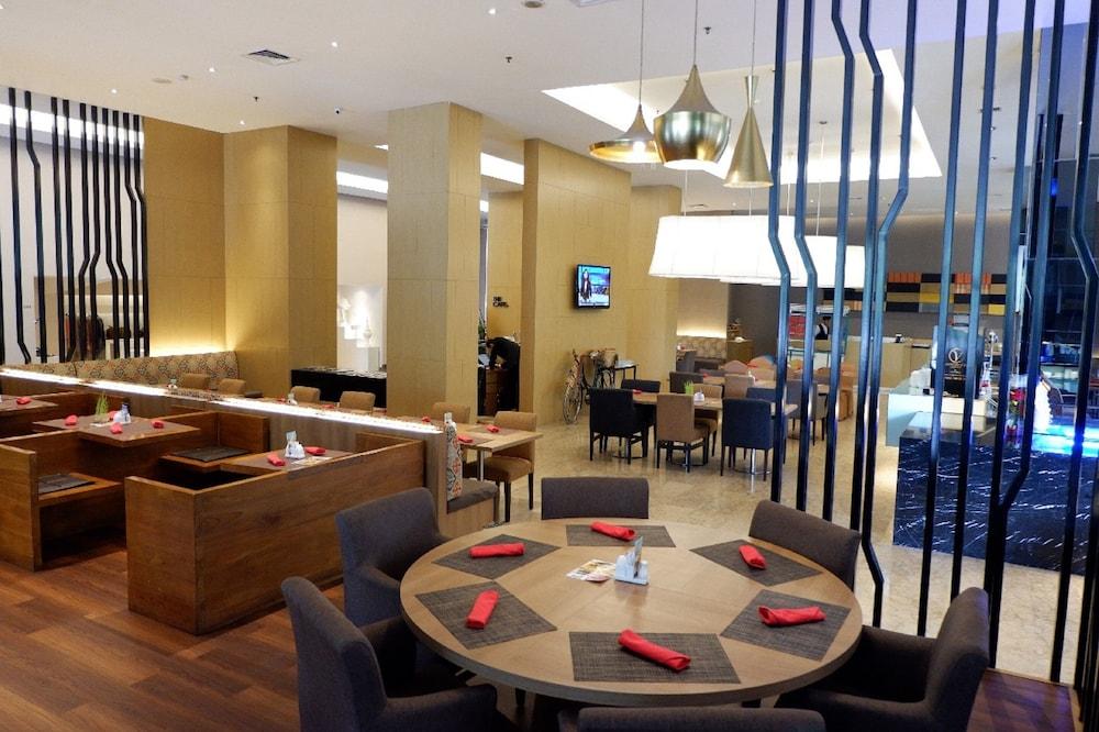 The Premiere Hotel Пеканбару Экстерьер фото